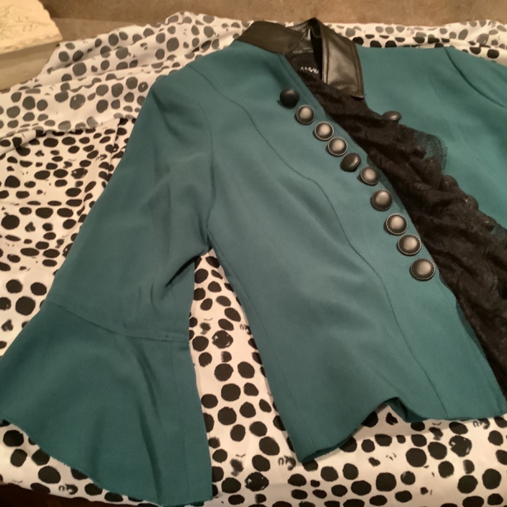 Insight size 2 jacket. - Picture 9 of 10